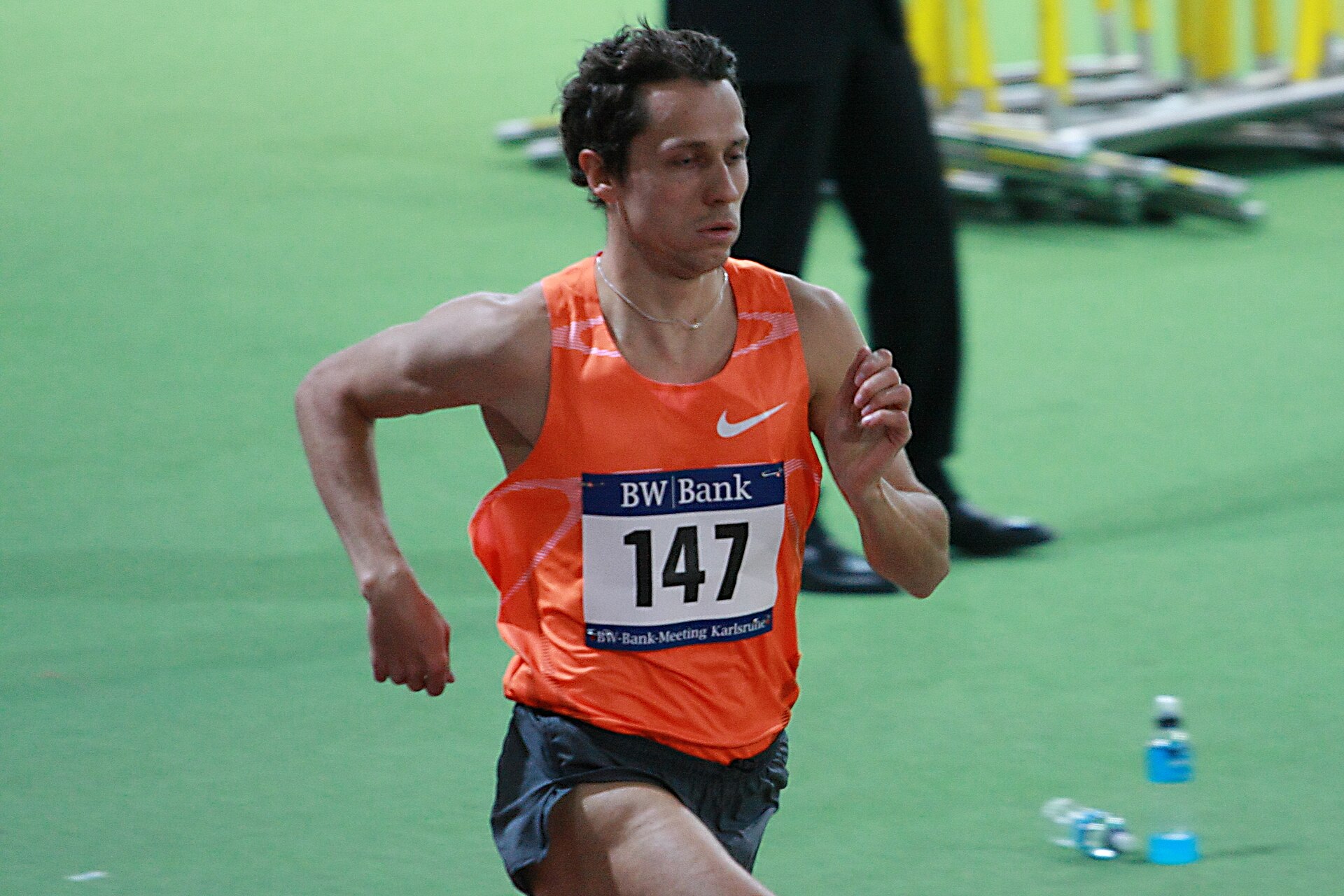Yuriy Borzakovskiy racing indoors at the 2010 BW Bank Meeting in Karlsruhe