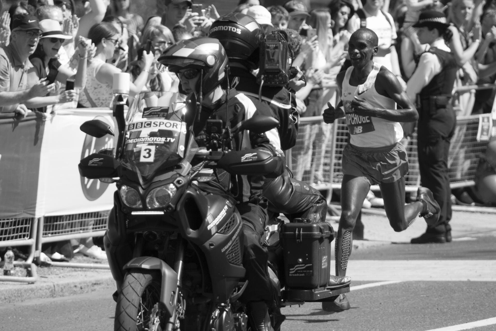 Eliud Kipchoge racing the 2018 London Marathon in split racing shorts