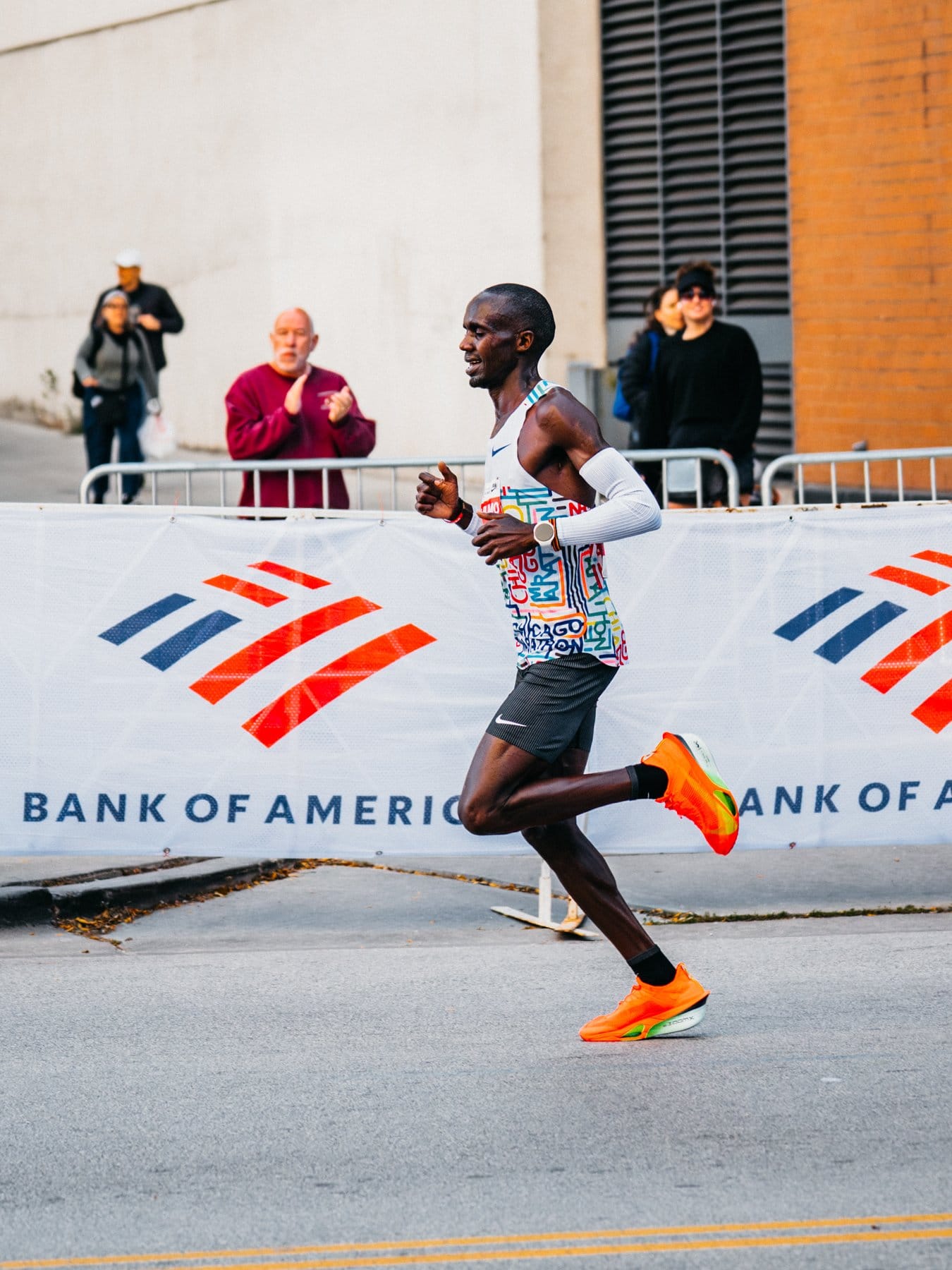 Jacob Kiplimo racing the 2025 Chicago Marathon, which he won