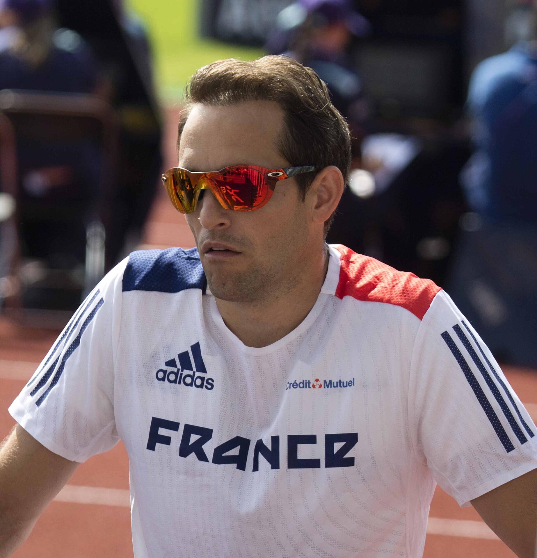 Renaud Lavillenie pole vaulting