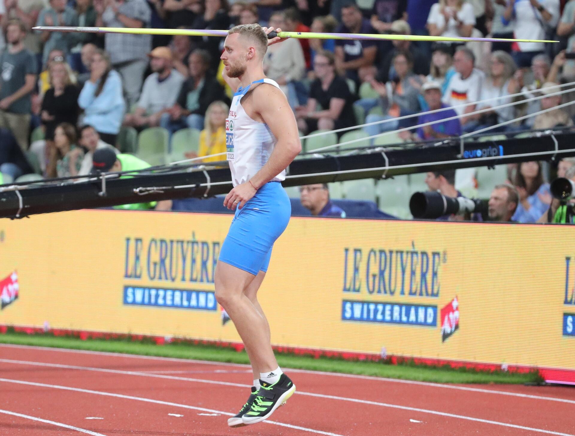 Jakub Vadlejch throwing the javelin at the Munich 2022 European Championships