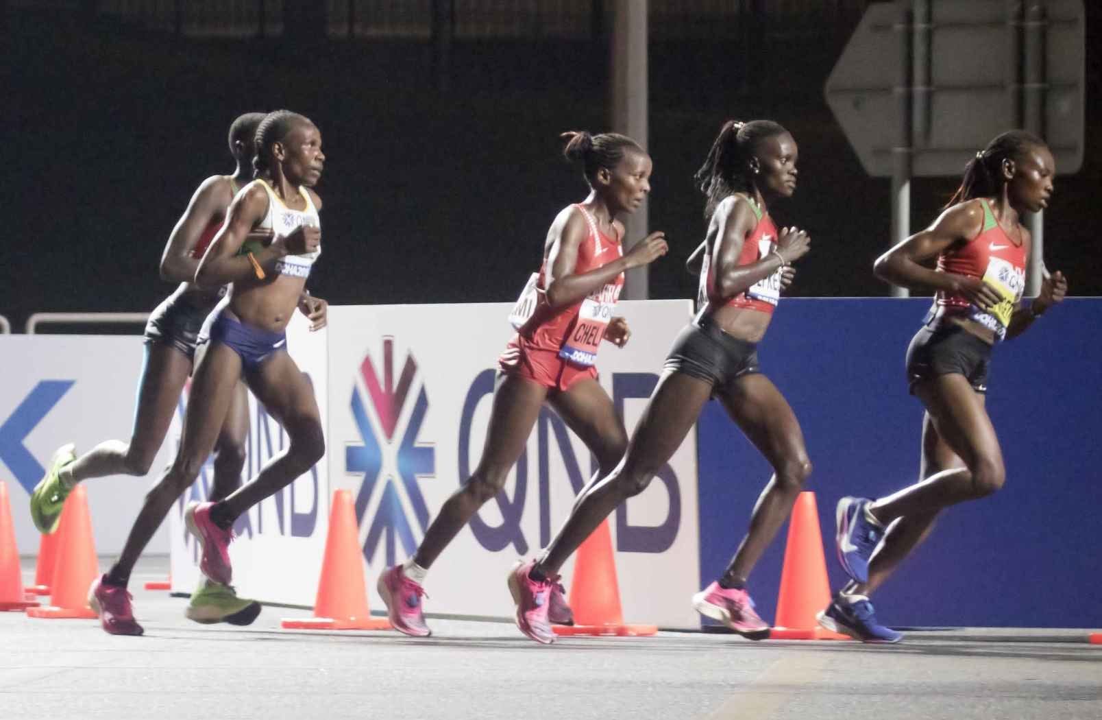The lead pack of the midnight women's marathon at the Doha 2019 World Championships