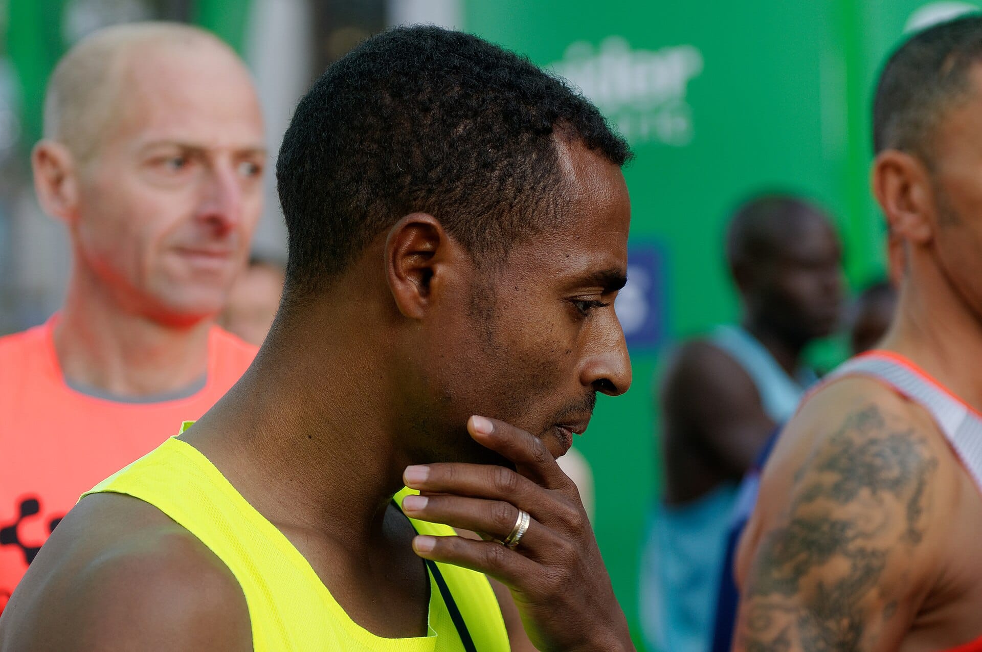 Kenenisa Bekele concentrating before the start of the 2014 Paris Marathon