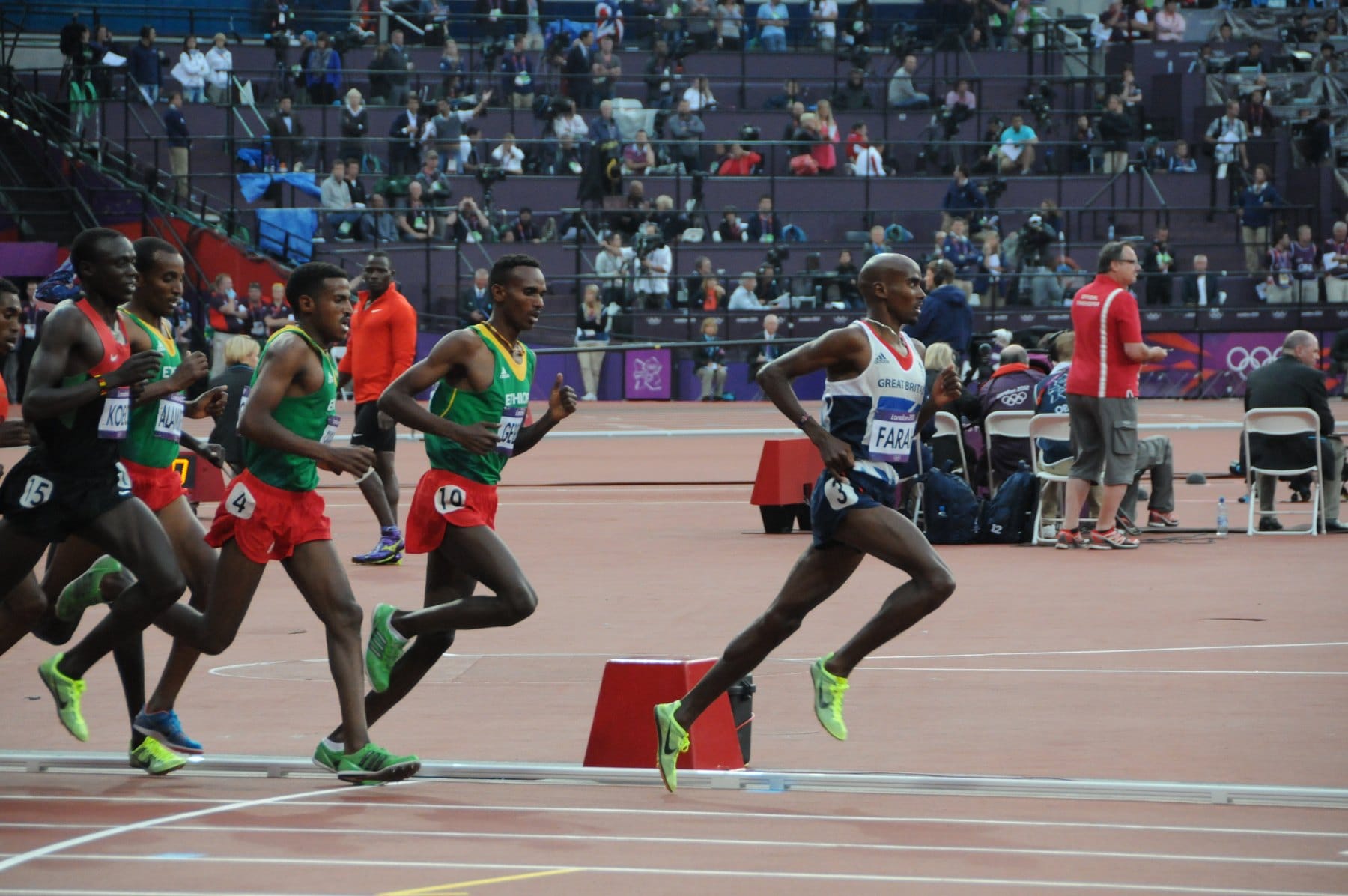 Mo Farah racing the London 2012 Olympic 5000 m final in track spikes