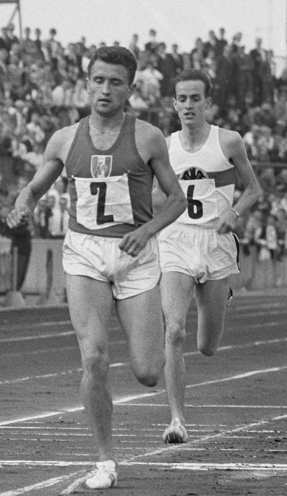 Michel Jazy leading Harald Norpoth in a 1963 race, during his CA Montreuil years