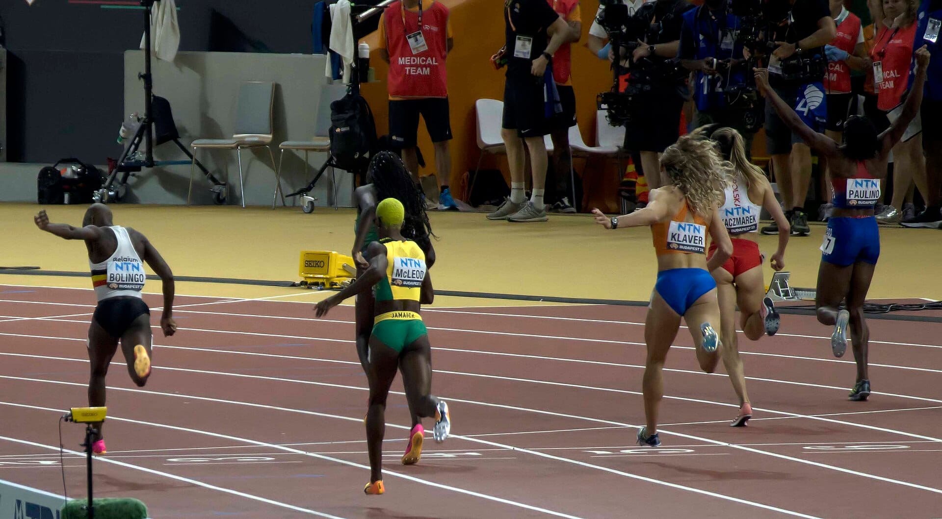 The finish of the women 400 metres final at the 2023 World Championships with the Polish athlete in the red and white kit