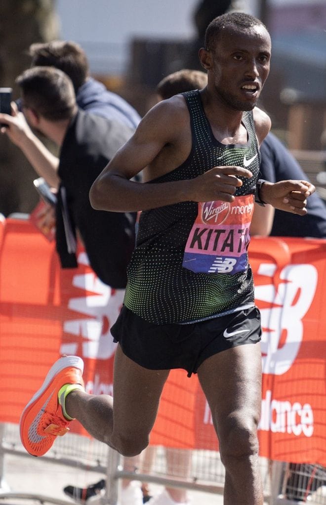 Shura Kitata racing the London Marathon in 2018
