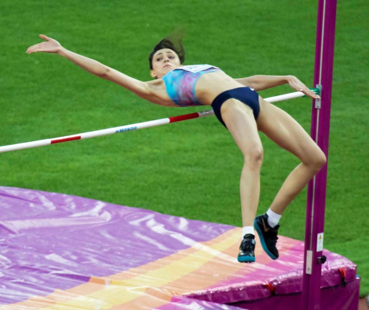 Mariya Lasitskene clearing the bar at the London 2017 World Championships