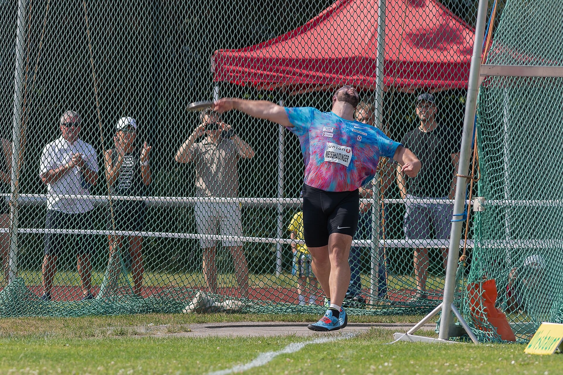 Lukas Weißhaidinger throwing the discus at the 2018 Leichtathletik Gala in Linz