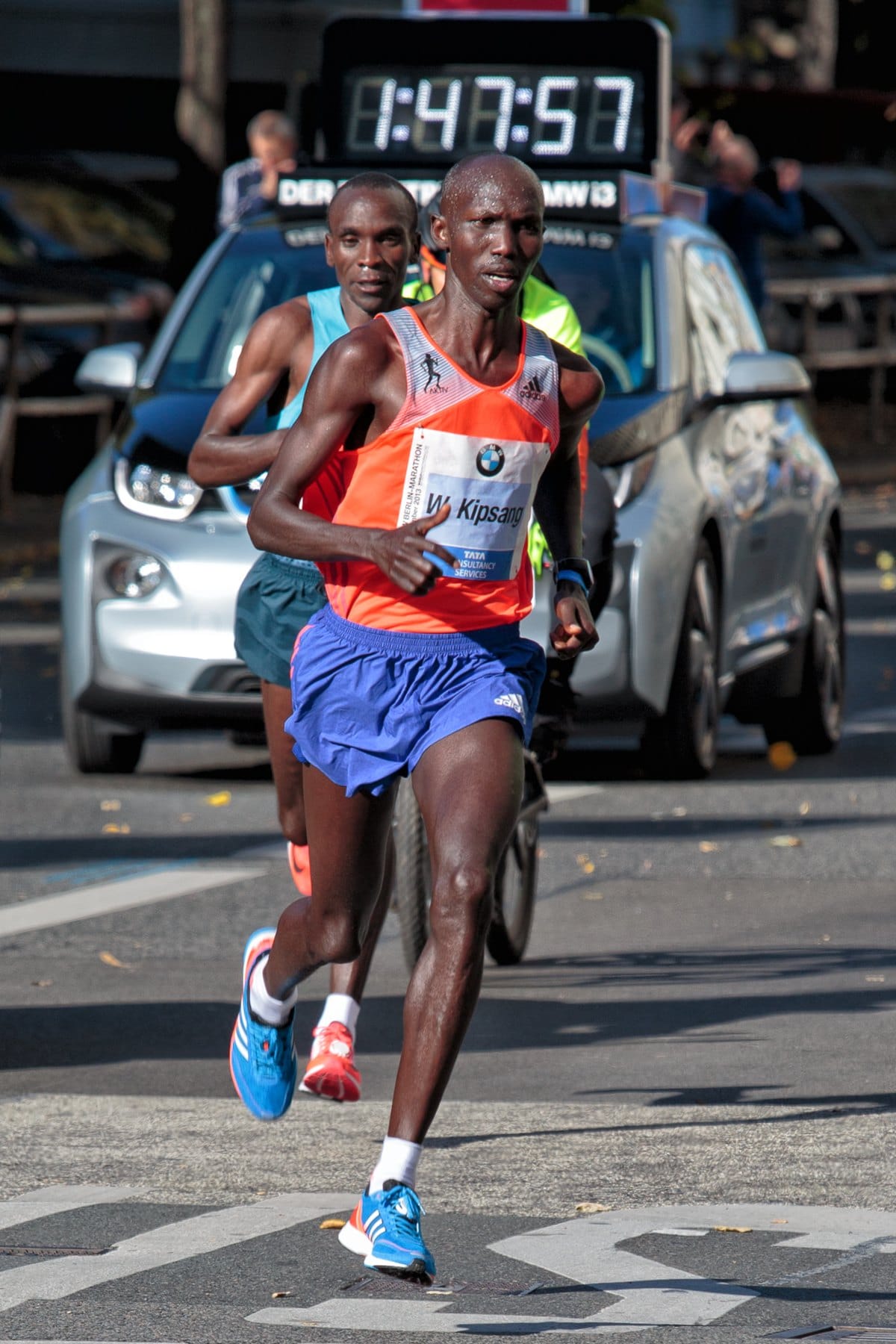 Wilson Kipsang running the marathon world record at the 2013 Berlin Marathon